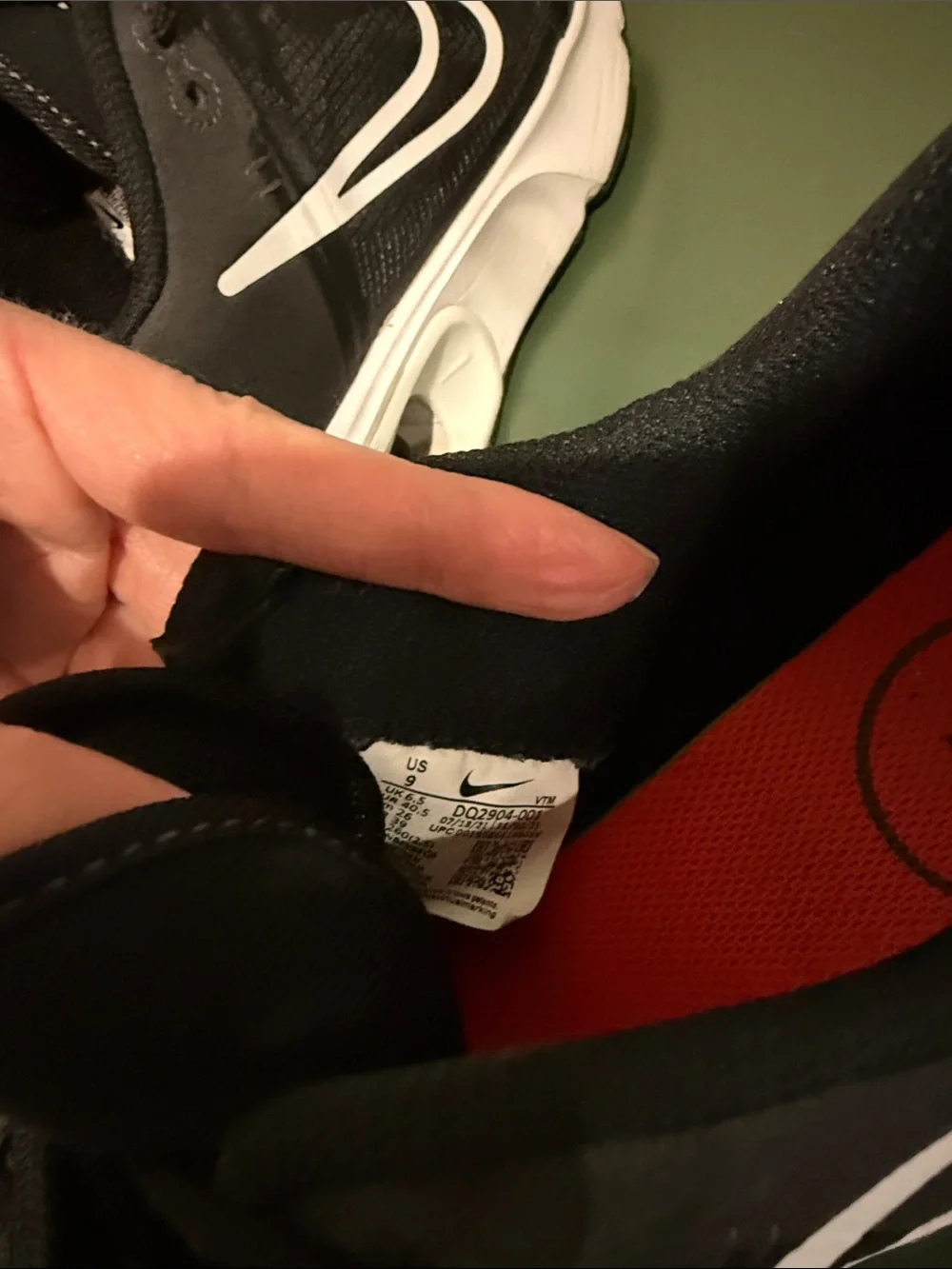 Women’s Black Nike AirMax | 9